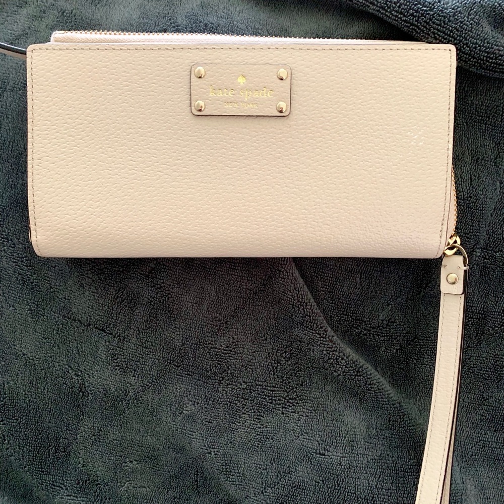 Kate Spade Wristlet wallet